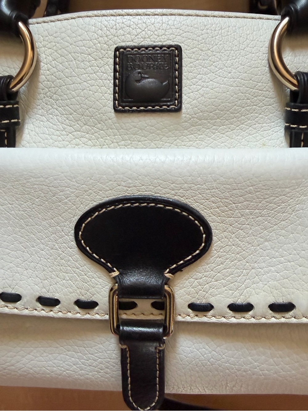 Dooney & Bourke Leather Medium Pocket Satchel & Matching Wallet Set - Picture 3 of 15